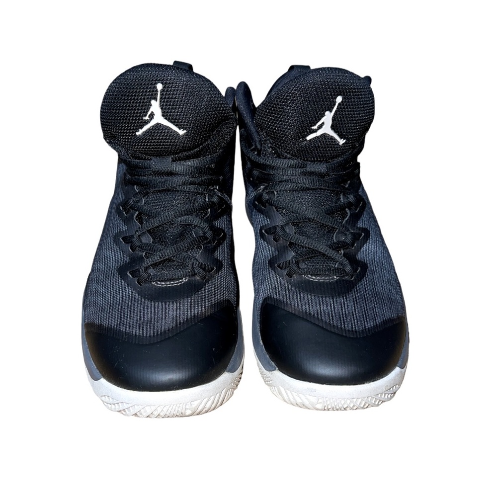 Jordan SuperFly 3 Black/Gray/White Size: 5Y